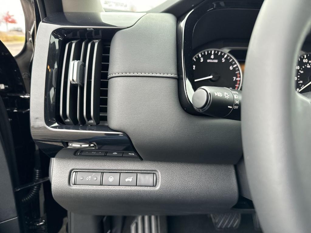 new 2025 Nissan Pathfinder car, priced at $32,775