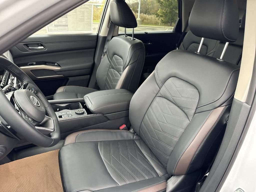 new 2025 Nissan Pathfinder car, priced at $43,846