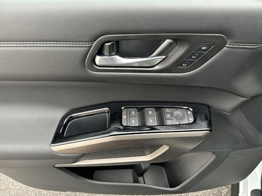 new 2025 Nissan Pathfinder car, priced at $43,846