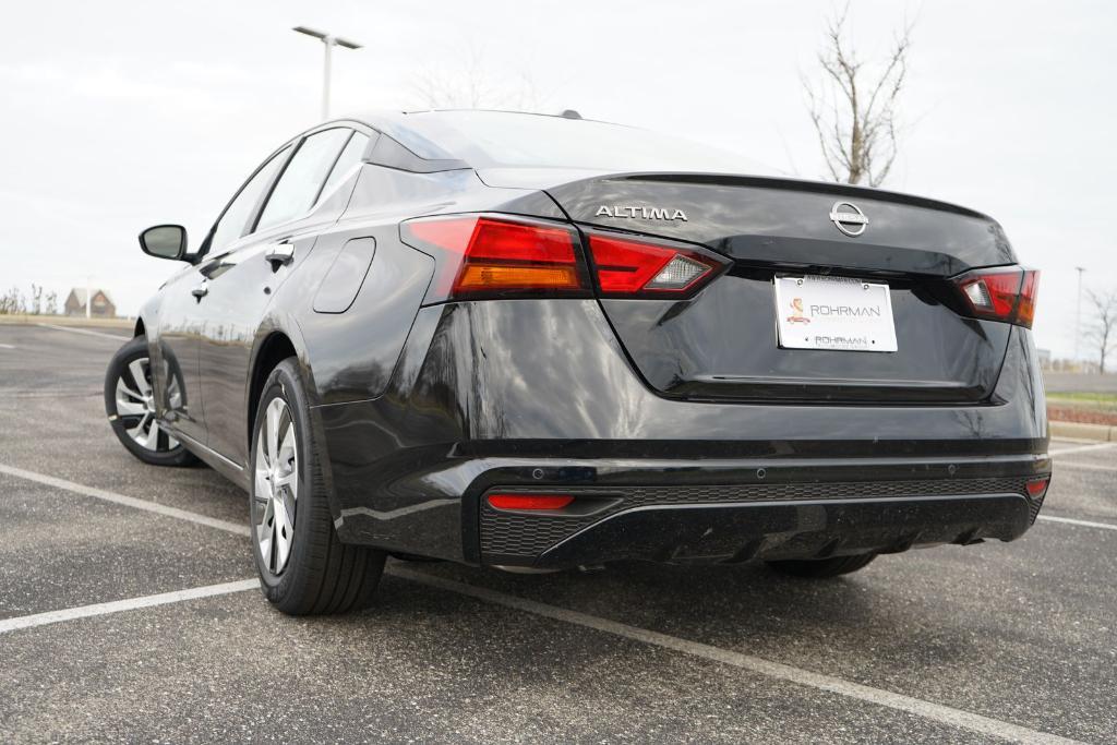 new 2025 Nissan Altima car, priced at $20,921