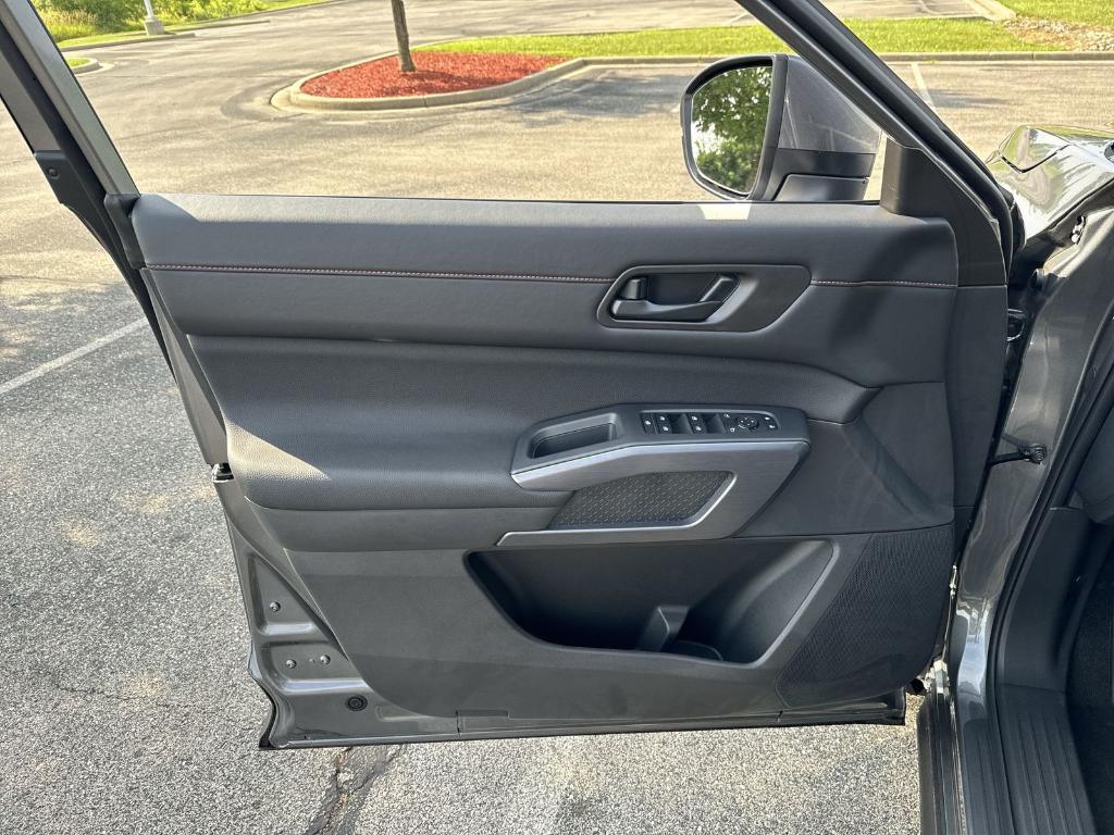 new 2025 Nissan Pathfinder car, priced at $37,243
