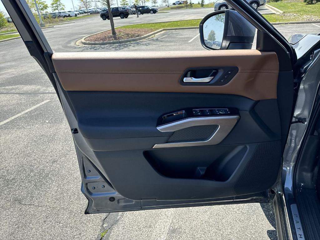 new 2025 Nissan Pathfinder car, priced at $44,666