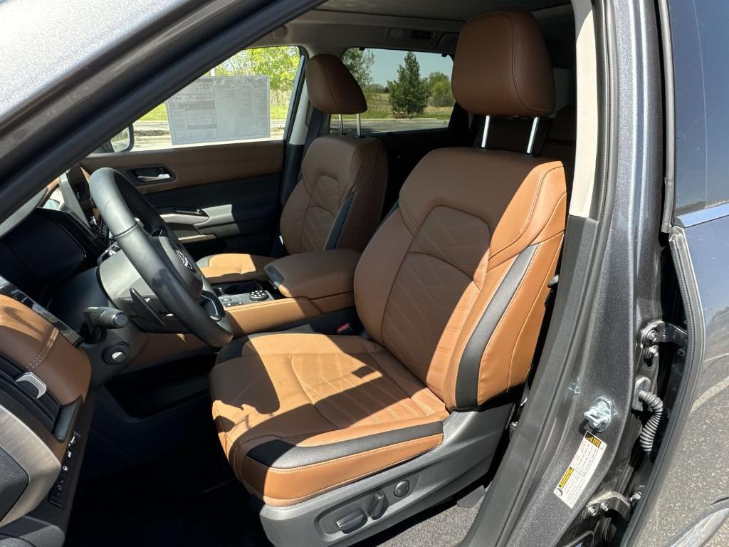 new 2025 Nissan Pathfinder car, priced at $44,666