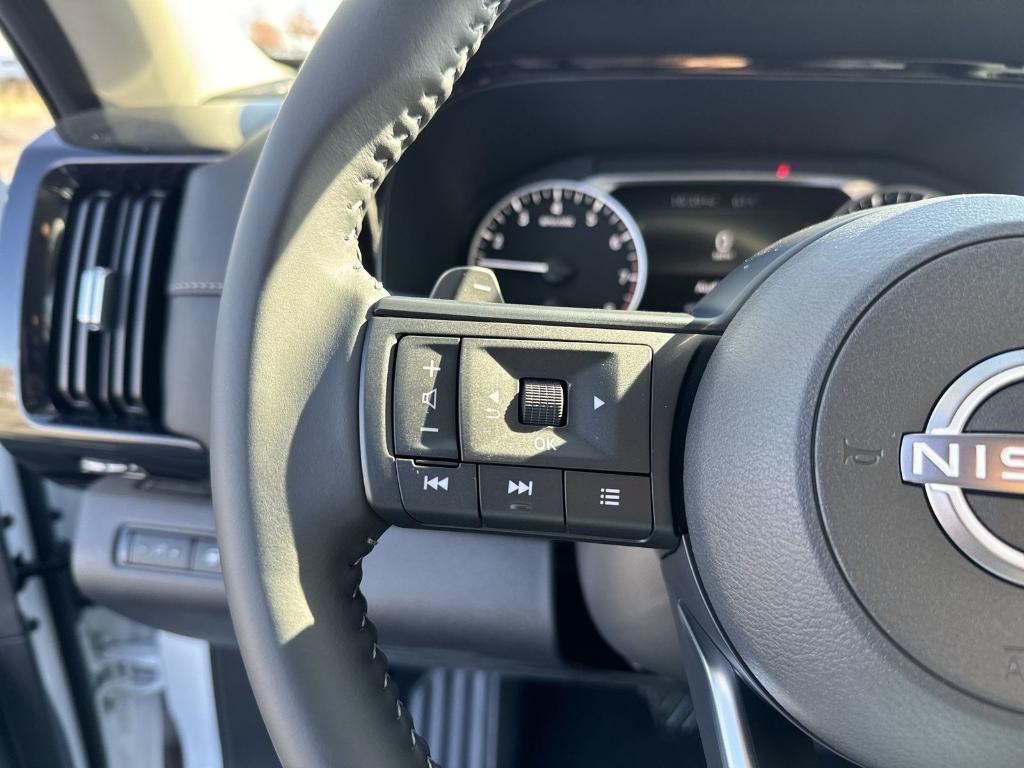 new 2025 Nissan Pathfinder car, priced at $33,225