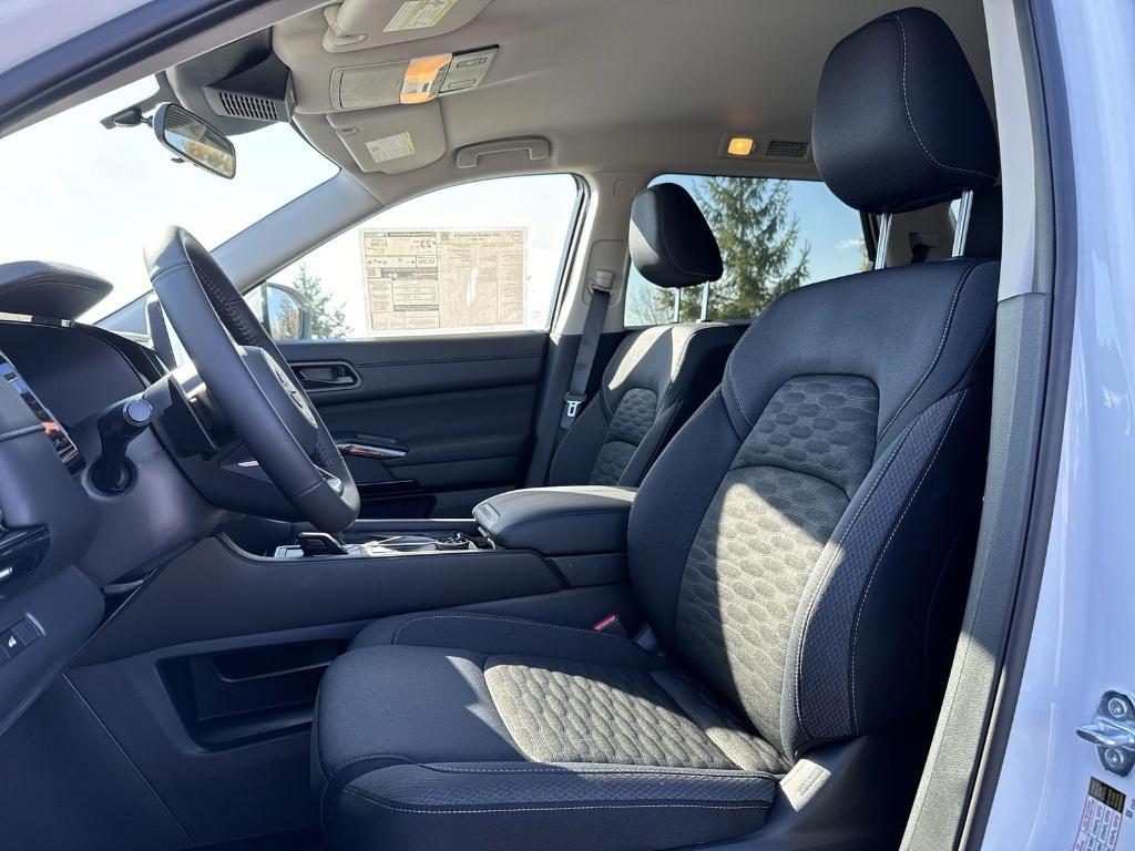 new 2025 Nissan Pathfinder car, priced at $33,225