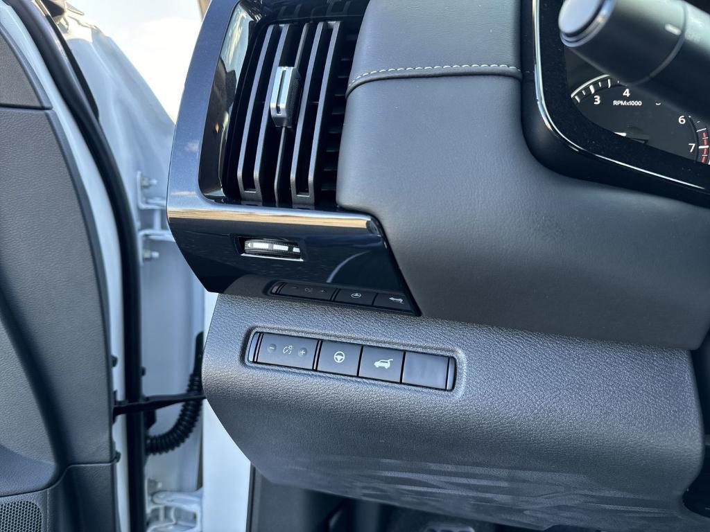 new 2025 Nissan Pathfinder car, priced at $33,225