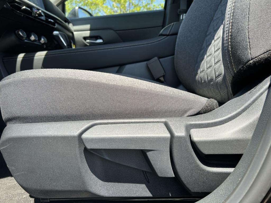 new 2025 Nissan Kicks car, priced at $28,680