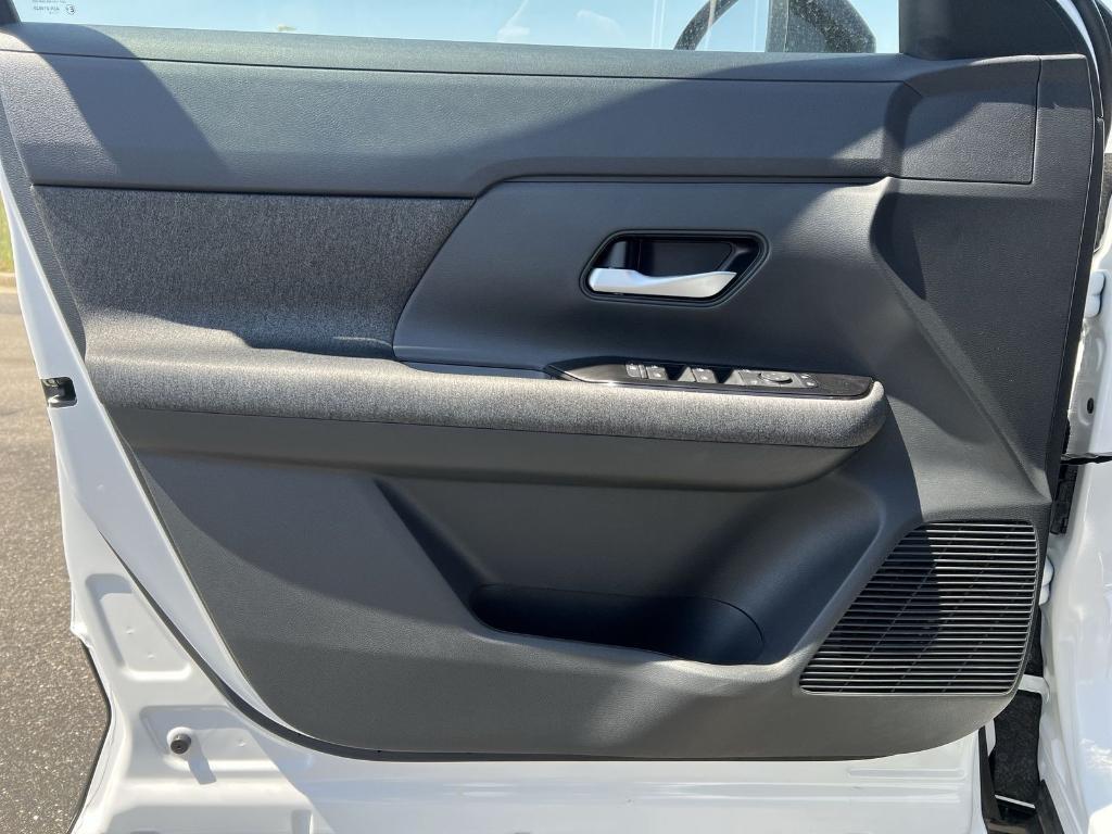 new 2025 Nissan Kicks car, priced at $28,625
