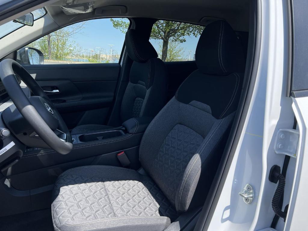 new 2025 Nissan Kicks car, priced at $24,888