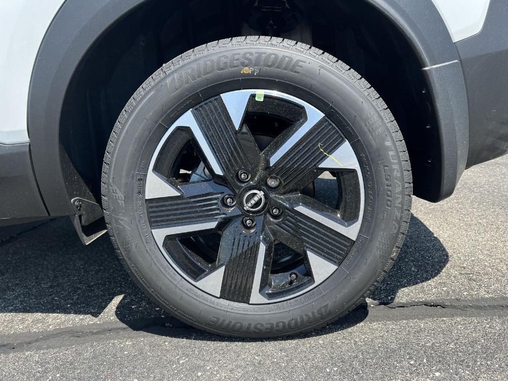 new 2025 Nissan Kicks car, priced at $28,625