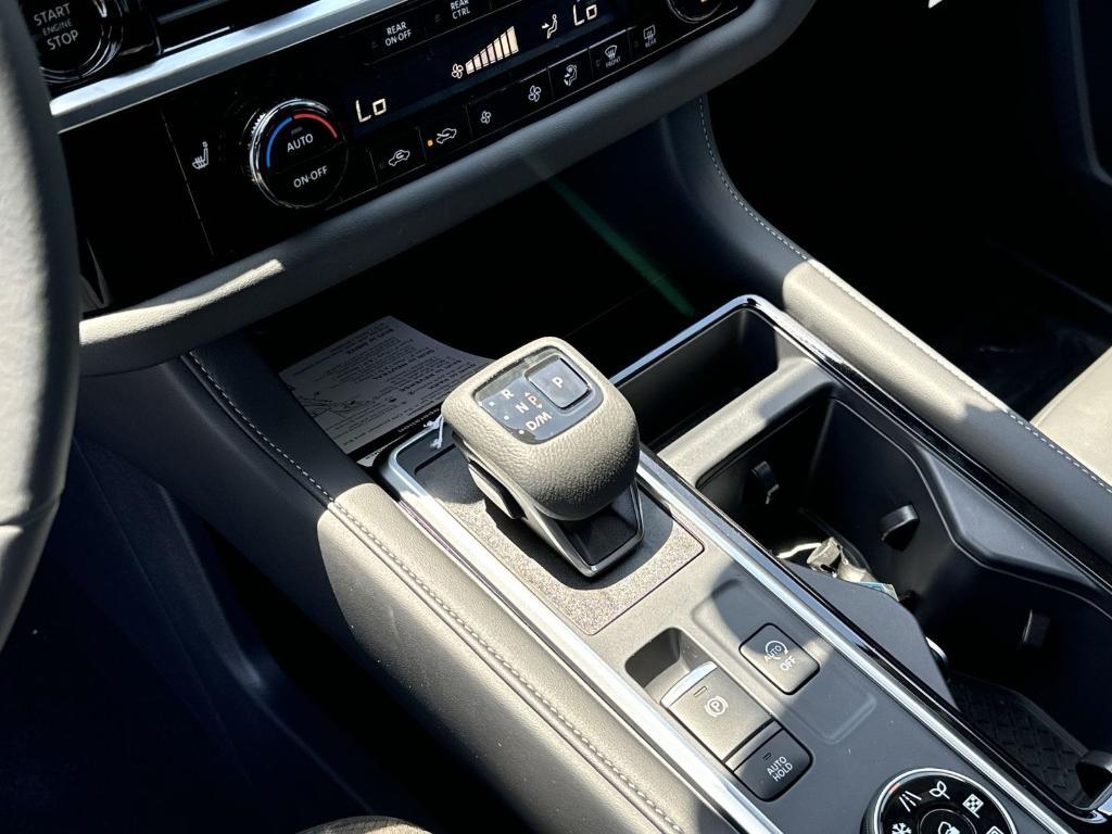 new 2025 Nissan Pathfinder car, priced at $40,221