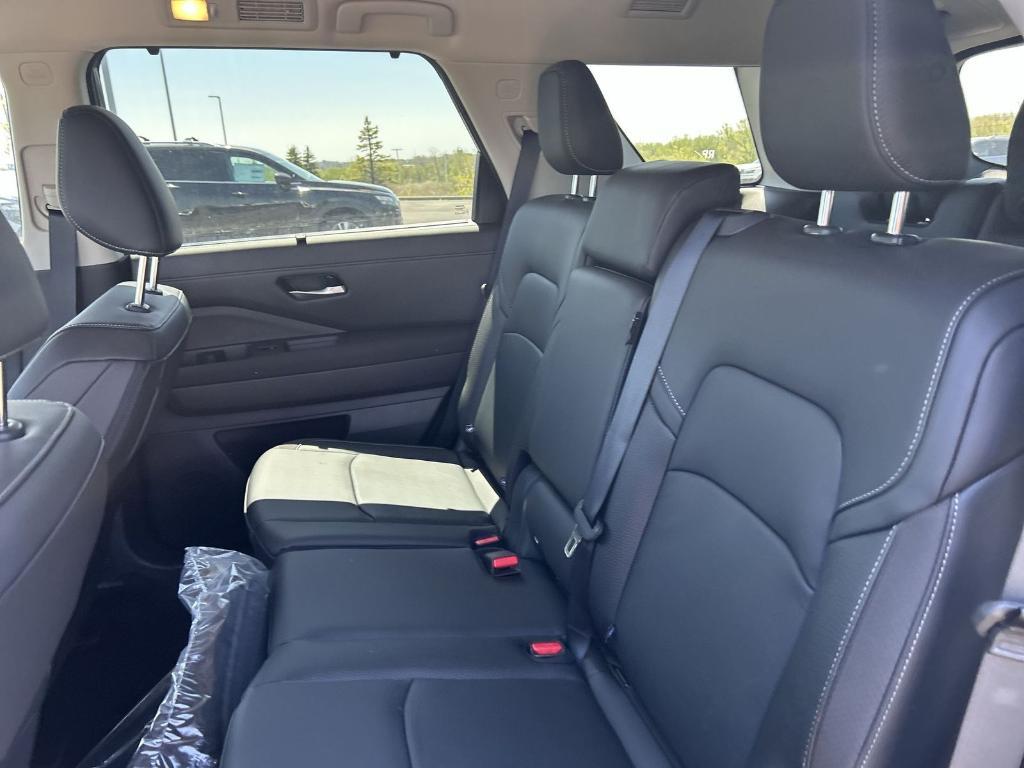 new 2025 Nissan Pathfinder car, priced at $43,969