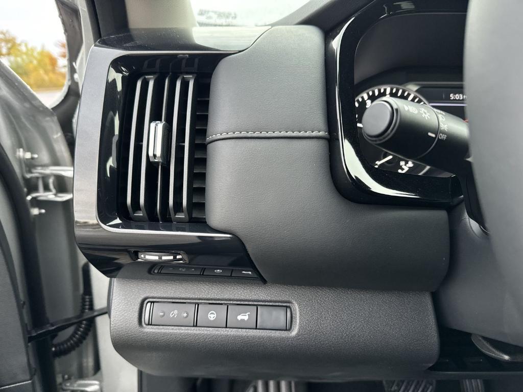 new 2025 Nissan Pathfinder car, priced at $32,775