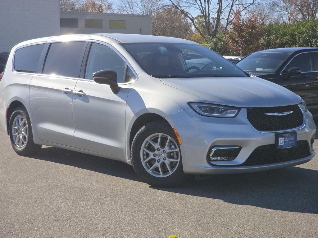 used 2024 Chrysler Pacifica car, priced at $28,685