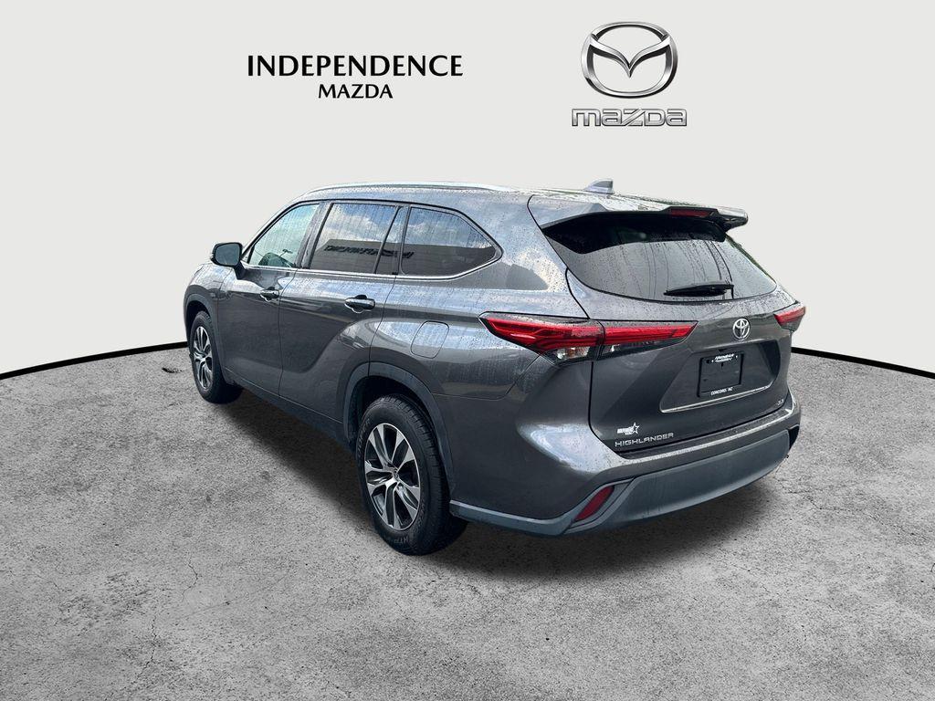 used 2021 Toyota Highlander car, priced at $28,014