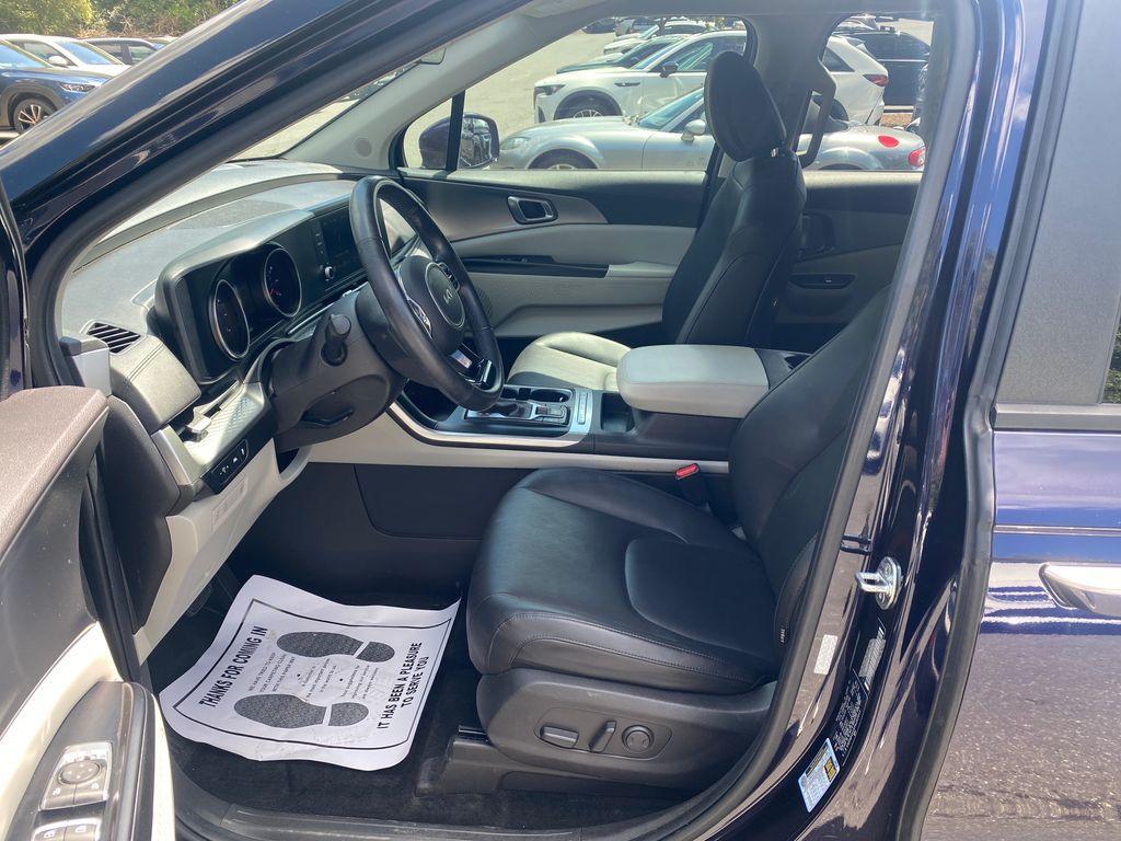used 2023 Kia Carnival car, priced at $28,830