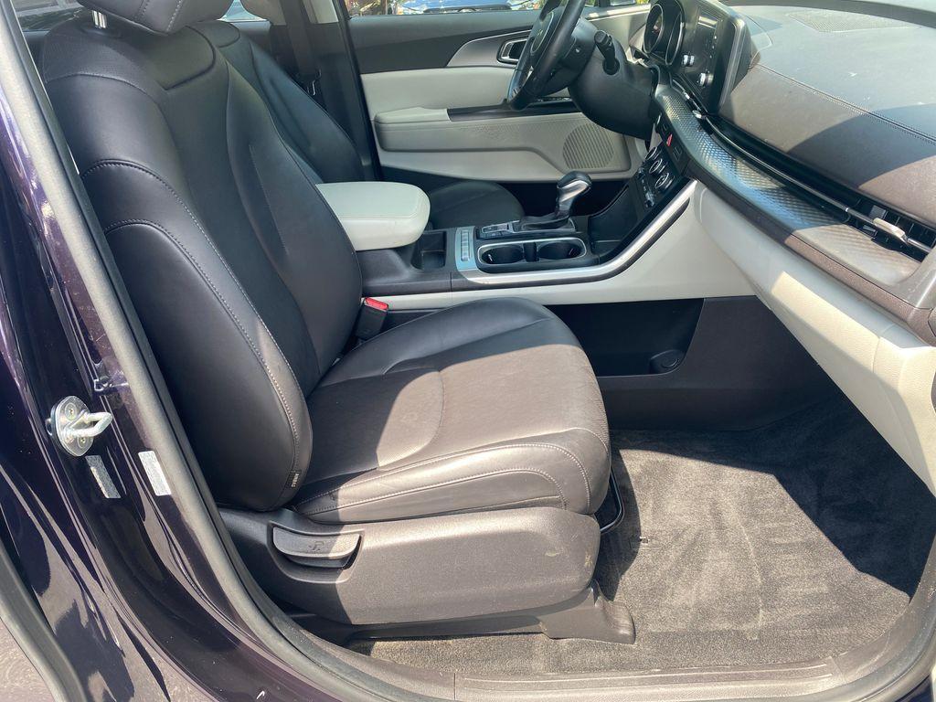 used 2023 Kia Carnival car, priced at $28,830