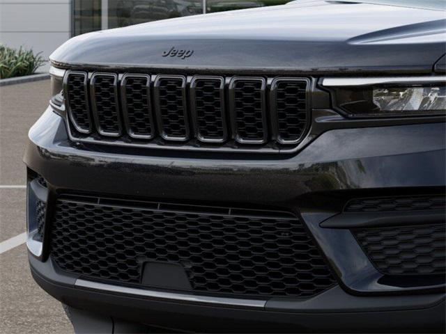 new 2025 Jeep Grand Cherokee car, priced at $39,980