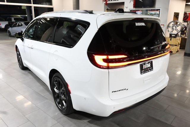 new 2024 Chrysler Pacifica car, priced at $43,750