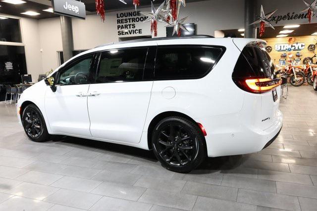 new 2024 Chrysler Pacifica car, priced at $43,750