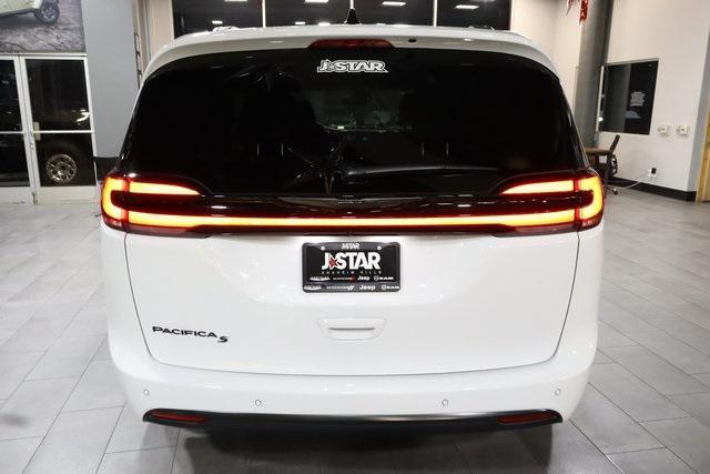 new 2024 Chrysler Pacifica car, priced at $43,750