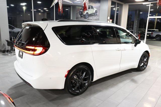 new 2024 Chrysler Pacifica car, priced at $43,750