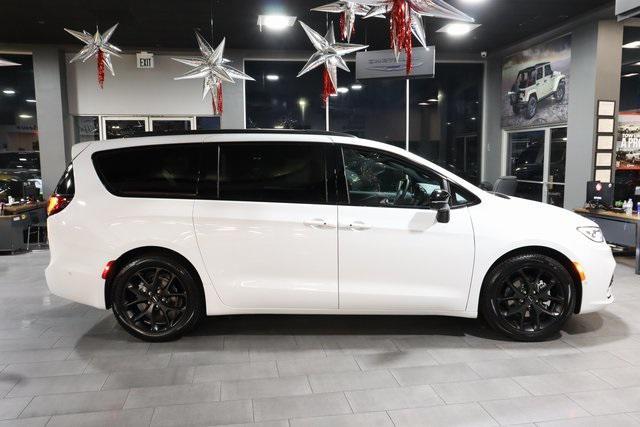 new 2024 Chrysler Pacifica car, priced at $43,750