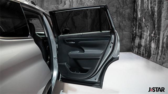 used 2023 Toyota Highlander car, priced at $37,500