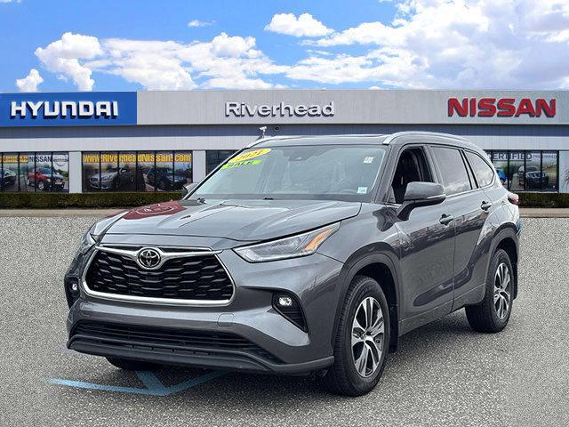 used 2021 Toyota Highlander car, priced at $31,490