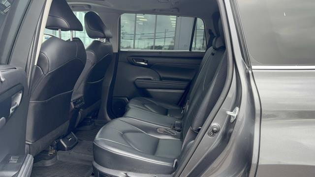 used 2021 Toyota Highlander car, priced at $31,490