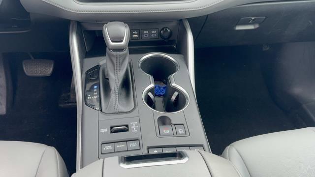 used 2022 Toyota Highlander car, priced at $35,990