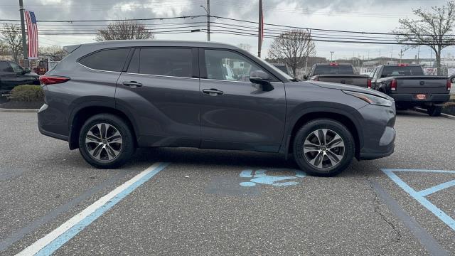 used 2022 Toyota Highlander car, priced at $35,990