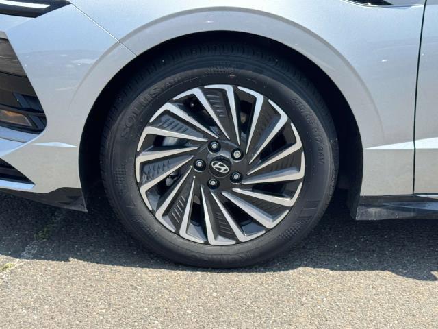 used 2024 Hyundai Sonata Hybrid car, priced at $27,490