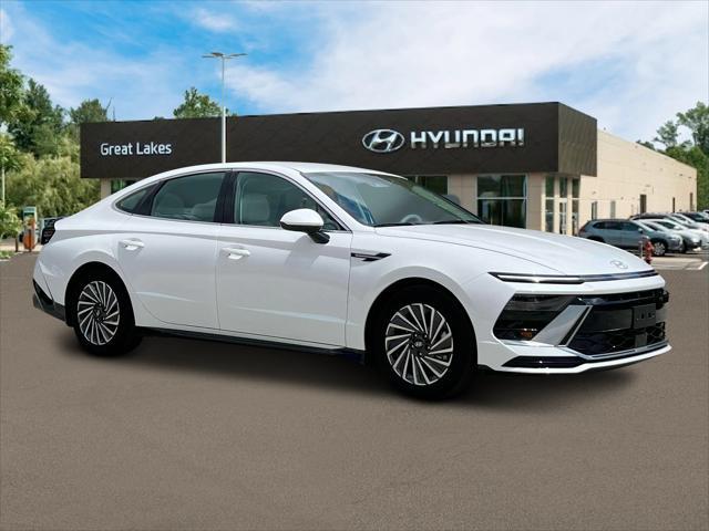 new 2025 Hyundai Sonata Hybrid car, priced at $33,025