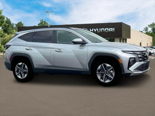 new 2025 Hyundai TUCSON Hybrid car, priced at $37,628