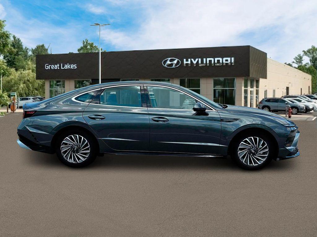 new 2025 Hyundai Sonata Hybrid car, priced at $35,000