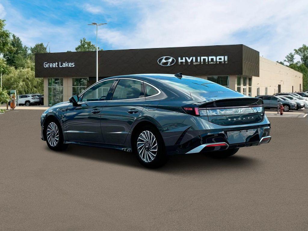 new 2025 Hyundai Sonata Hybrid car, priced at $35,000