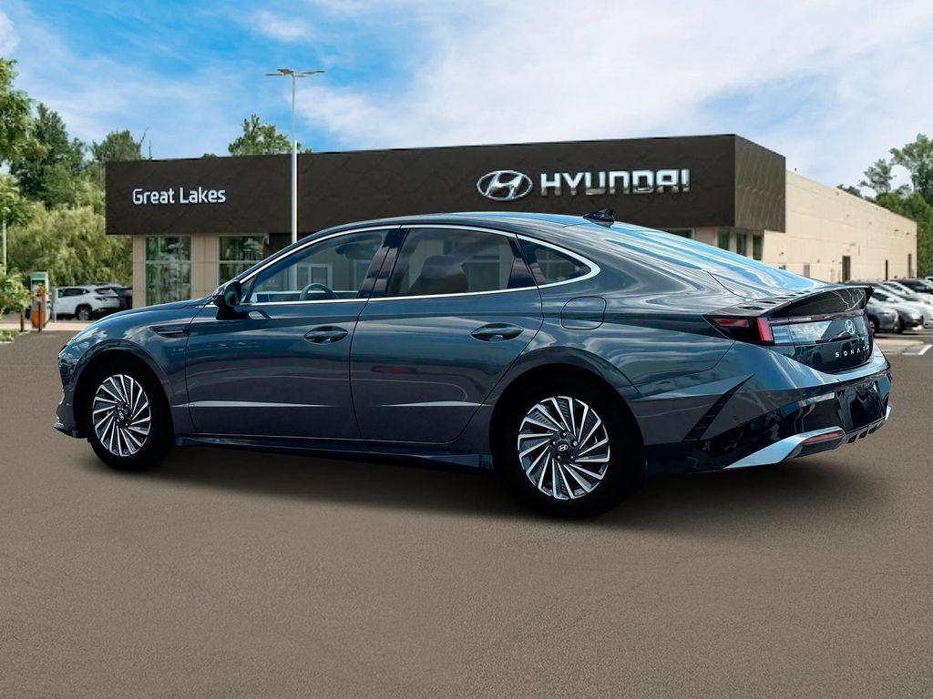 new 2025 Hyundai Sonata Hybrid car, priced at $35,000