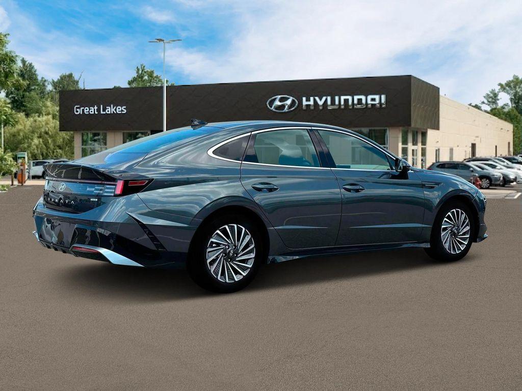 new 2025 Hyundai Sonata Hybrid car, priced at $35,000