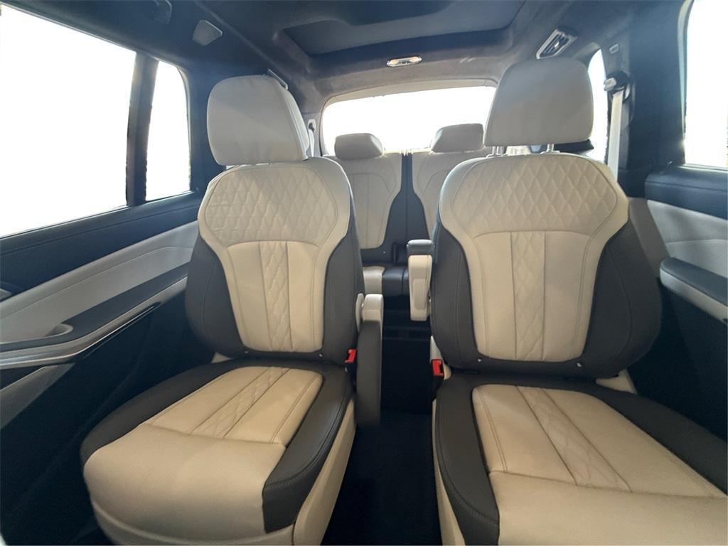 new 2026 BMW X7 car, priced at $121,425