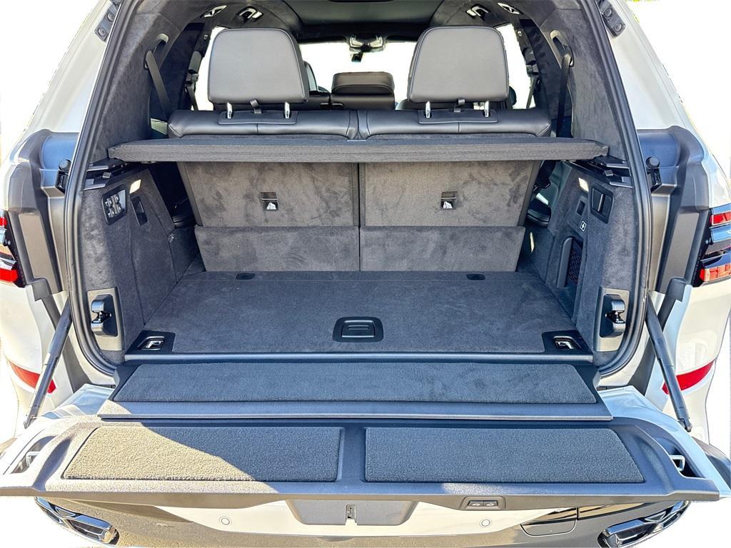 new 2026 BMW X7 car, priced at $119,075