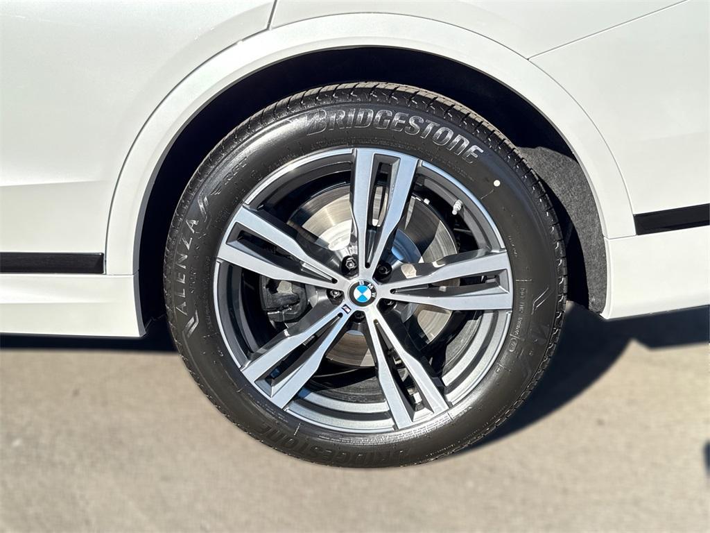 new 2026 BMW X7 car, priced at $119,075