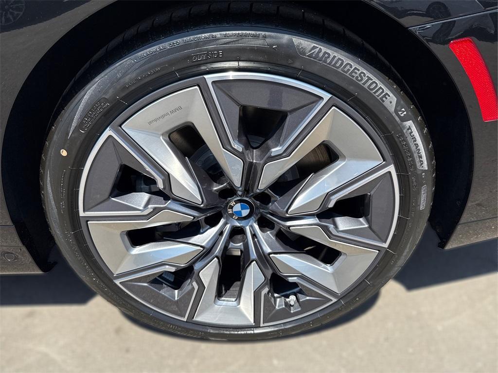 new 2025 BMW 760 car, priced at $134,925