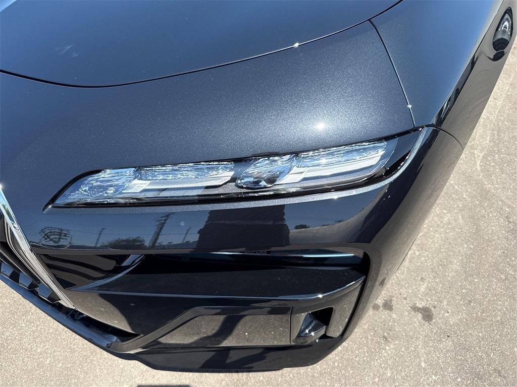 new 2025 BMW 760 car, priced at $134,925