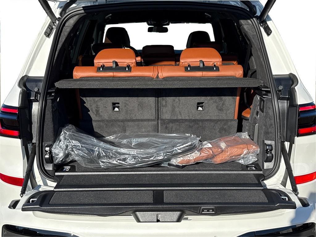 new 2026 BMW X7 car, priced at $123,475