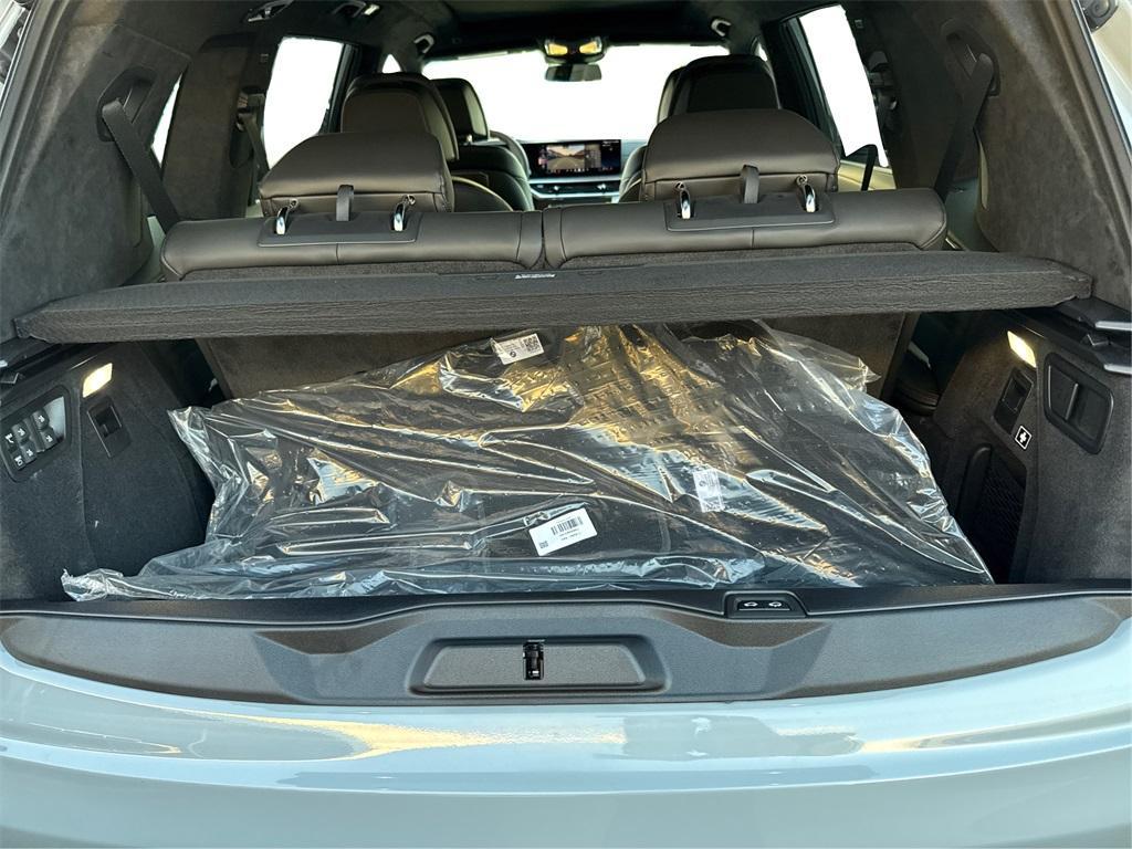 new 2026 BMW X7 car, priced at $101,015