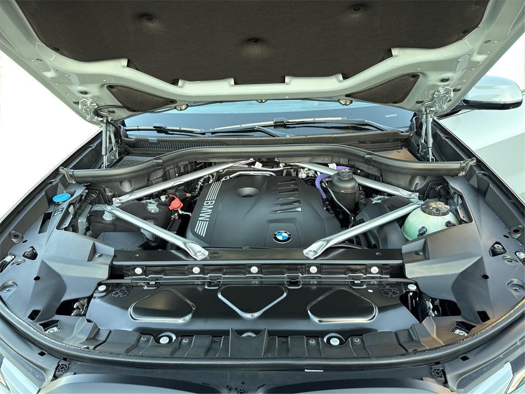 new 2026 BMW X7 car, priced at $101,015