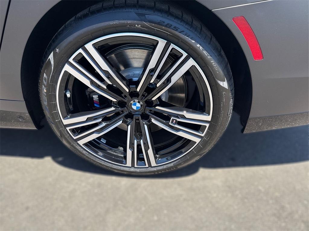 new 2025 BMW 760 car, priced at $154,555