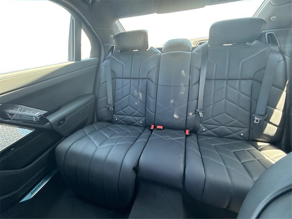 new 2025 BMW 760 car, priced at $154,555