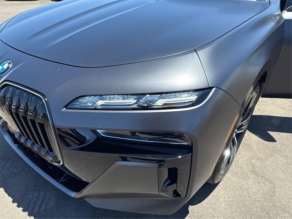 new 2025 BMW 760 car, priced at $154,555